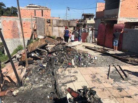 Incêndio destrói espaço de oficinas e ONG tenta reconstrução
