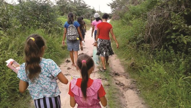 Ação tenta adquirir Kombi para transporte de alunos de programa social