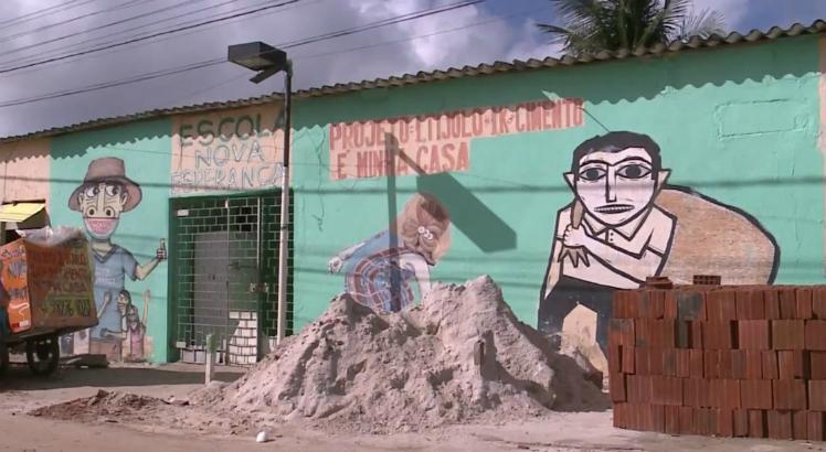 Catador de materiais recicláveis monta escola para crianças de baixa renda em Olinda