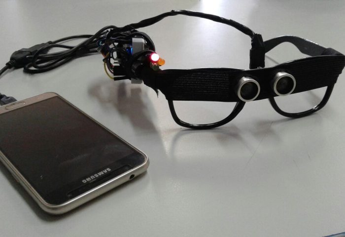 Alunos de Taubaté, em São Paulo, desenvolvem óculos para pessoas com deficiência visual