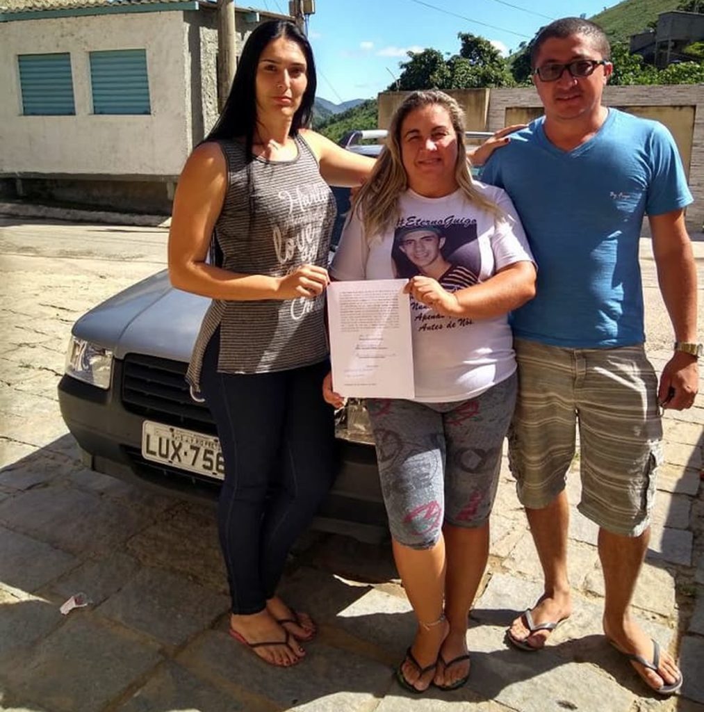 Isabel Soares ganhou o carro em uma rifa e no mesmo instante o devolveu aos pais do Akonn