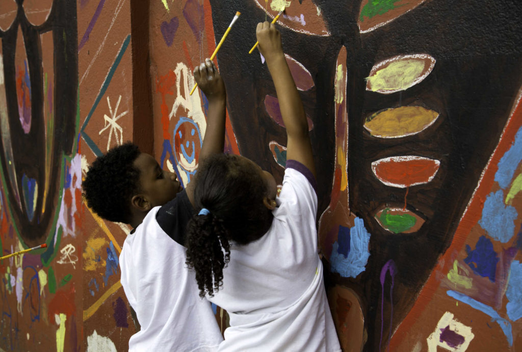 Iniciativa marcou o dia dos alunos da Escola Municipal Nelson Mandela, no bairro do Limão