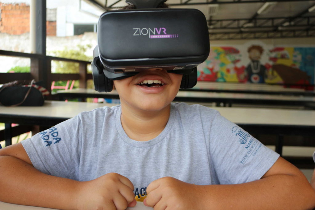 Projeto do Centro Educacional Marista São José realiza aulas práticas com auxílio da realidade virtual