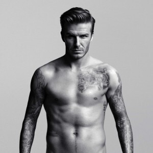 David Beckham queria escrever o nome da esposa em sânscrito no antebraço direito. Ao invés de “Victoria” ele acabou escrevendo “Vihctoria”