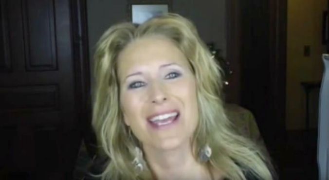 Melissa diz que sua beleza é resultado de uma rotina de cuidados com a saúde (Foto: Reprodução/YouTube)