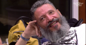 O participante Laércio tenta se defender da acusação de pedofilia, mas não esconde sua preferência por “novinhas”