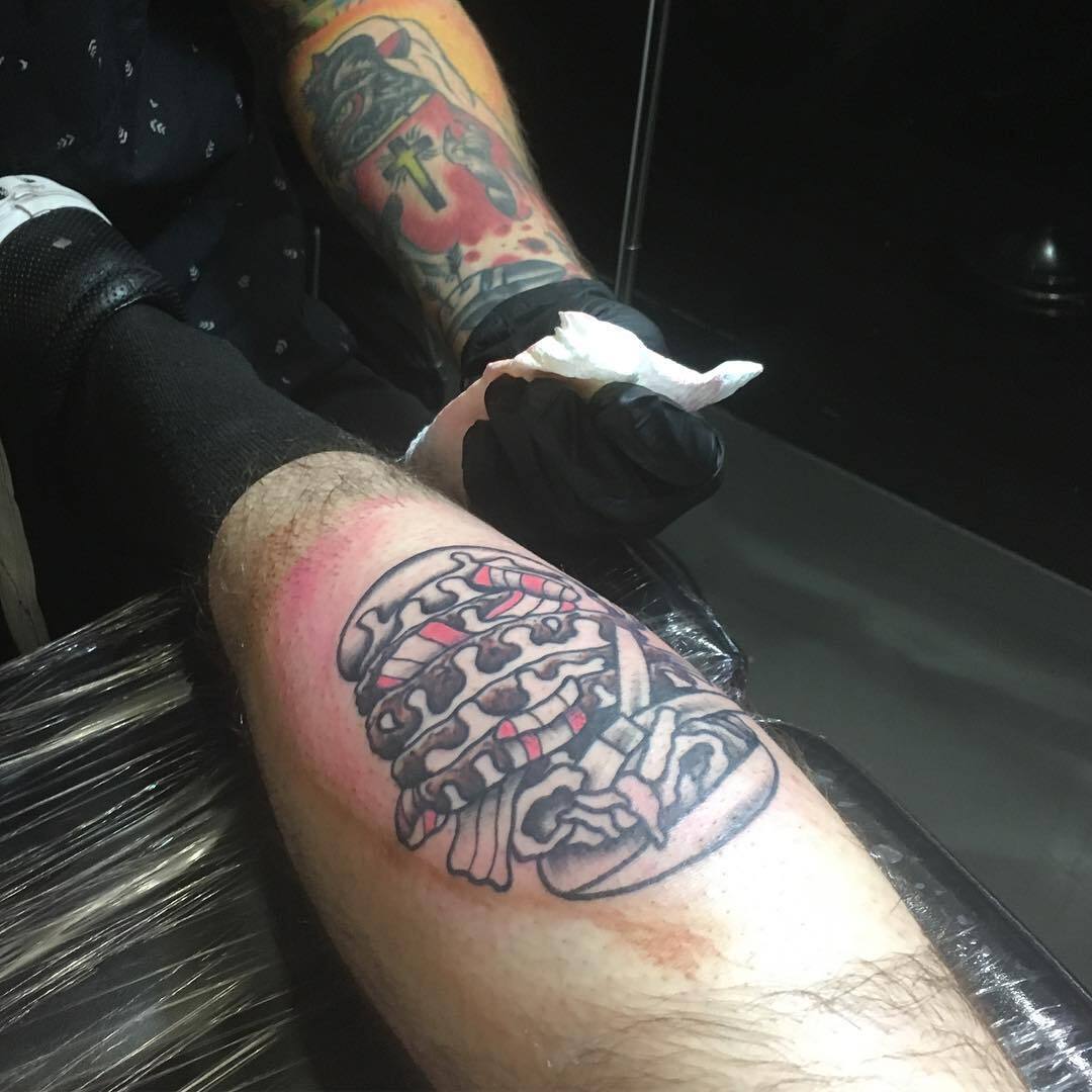 O restaurante recebeu mais de 3 mil interessados em fazer uma tatuagem