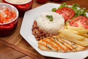 Quilo de buffet quente e salada com 15% OFF