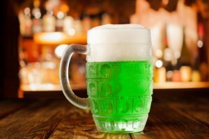 O evento oferece o típico chopp verde em comemoração à data