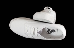 Tênis Vans Authentic Off-White com 30% OFF