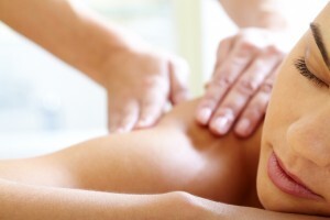 São oferecidas massagens por R$85