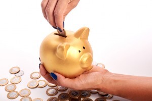 Se você tomar um café por dia em restaurantes, você pode gastar por volta de R$720 por ano